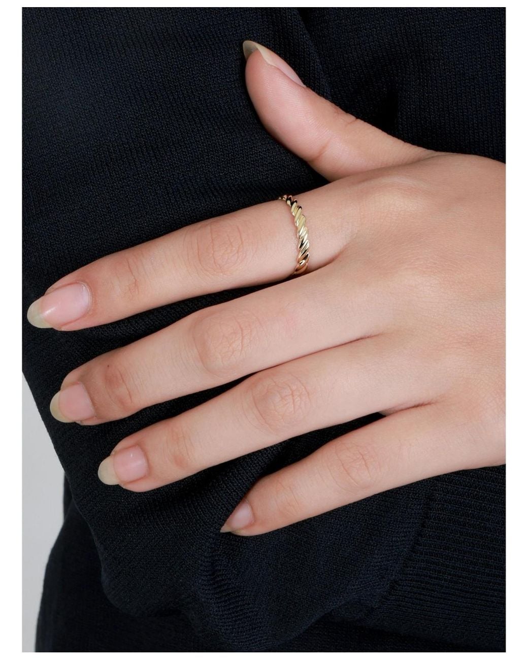 DEVATA Metallic Twisted Rope Ring