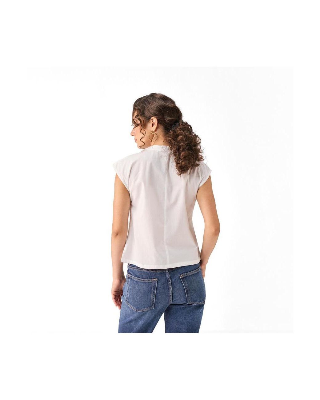 REISTOR White Front Zip Top