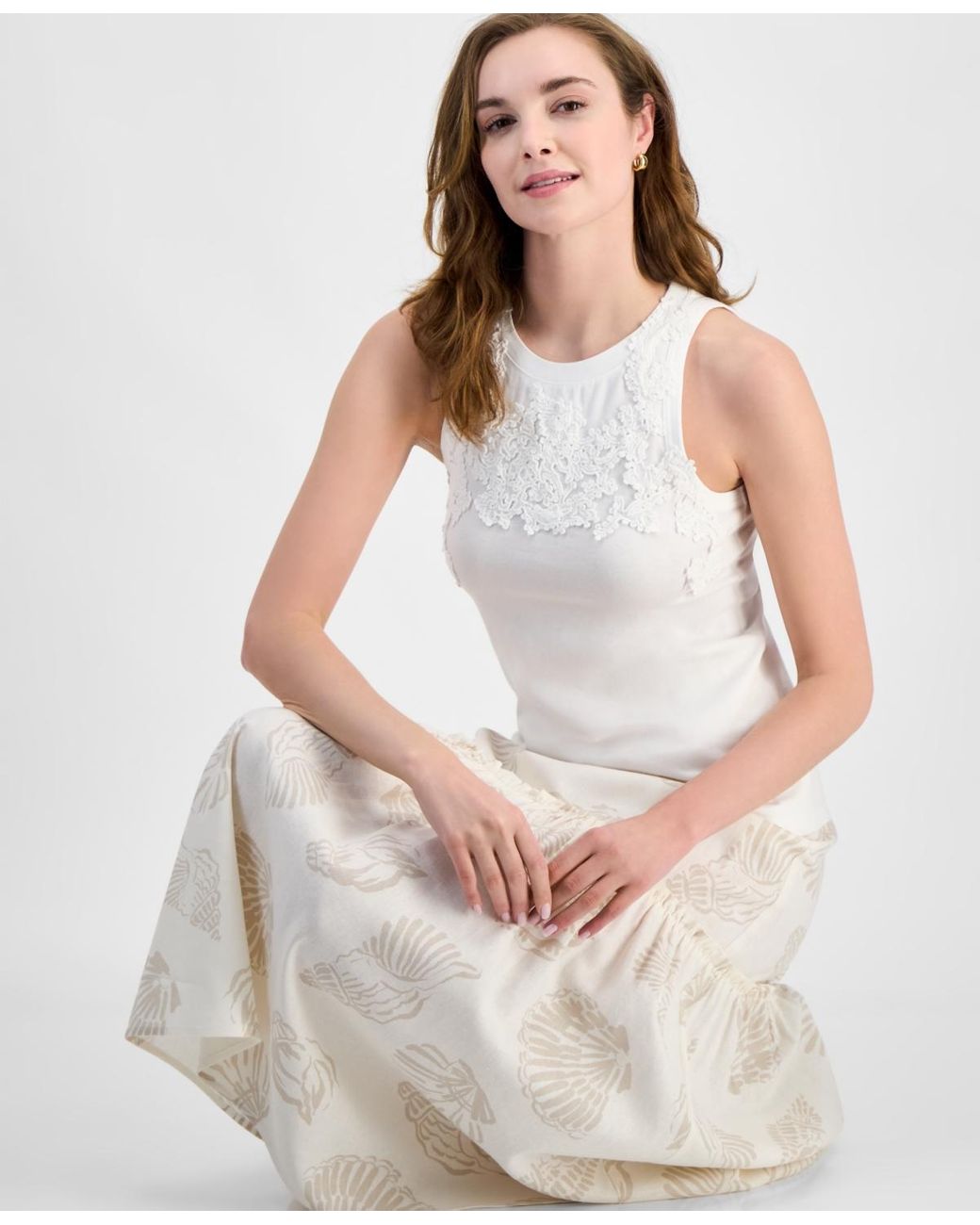 売れ筋商品|||ジョーンズニューヨーク カットソー トップス レディース Women's Cutaway Appliqu Tank Top Nyc White Jones New York Cutaway Applique Tank Top in White | Lyst