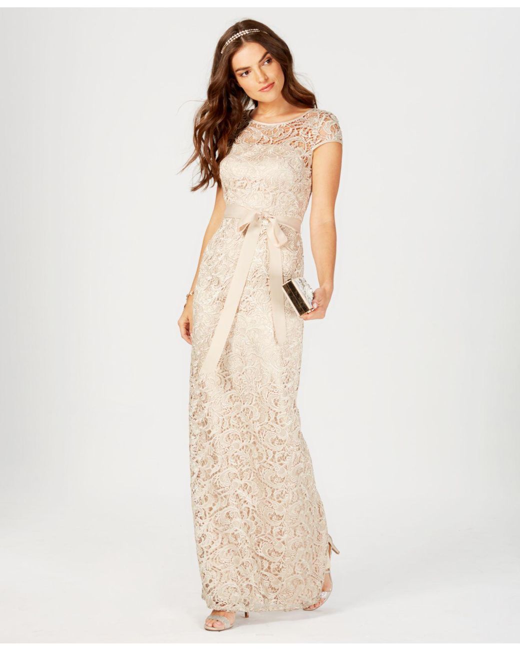 Ocho Colapso mordaz Adrianna Papell Lace Cap-Sleeve Gown in Natural | Lyst
