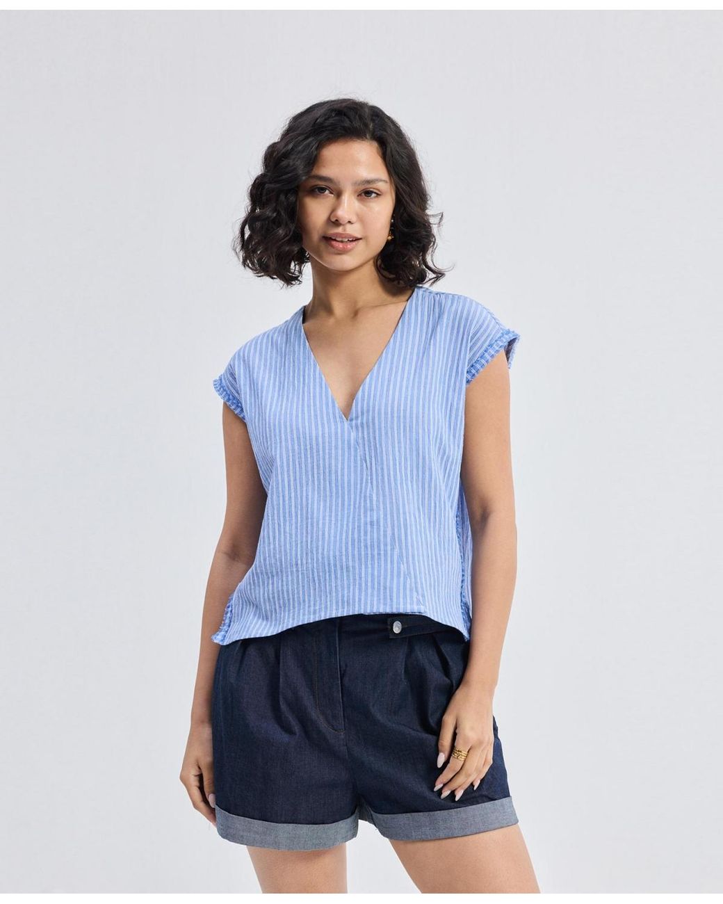 REISTOR Blue Boxy V-neck Top