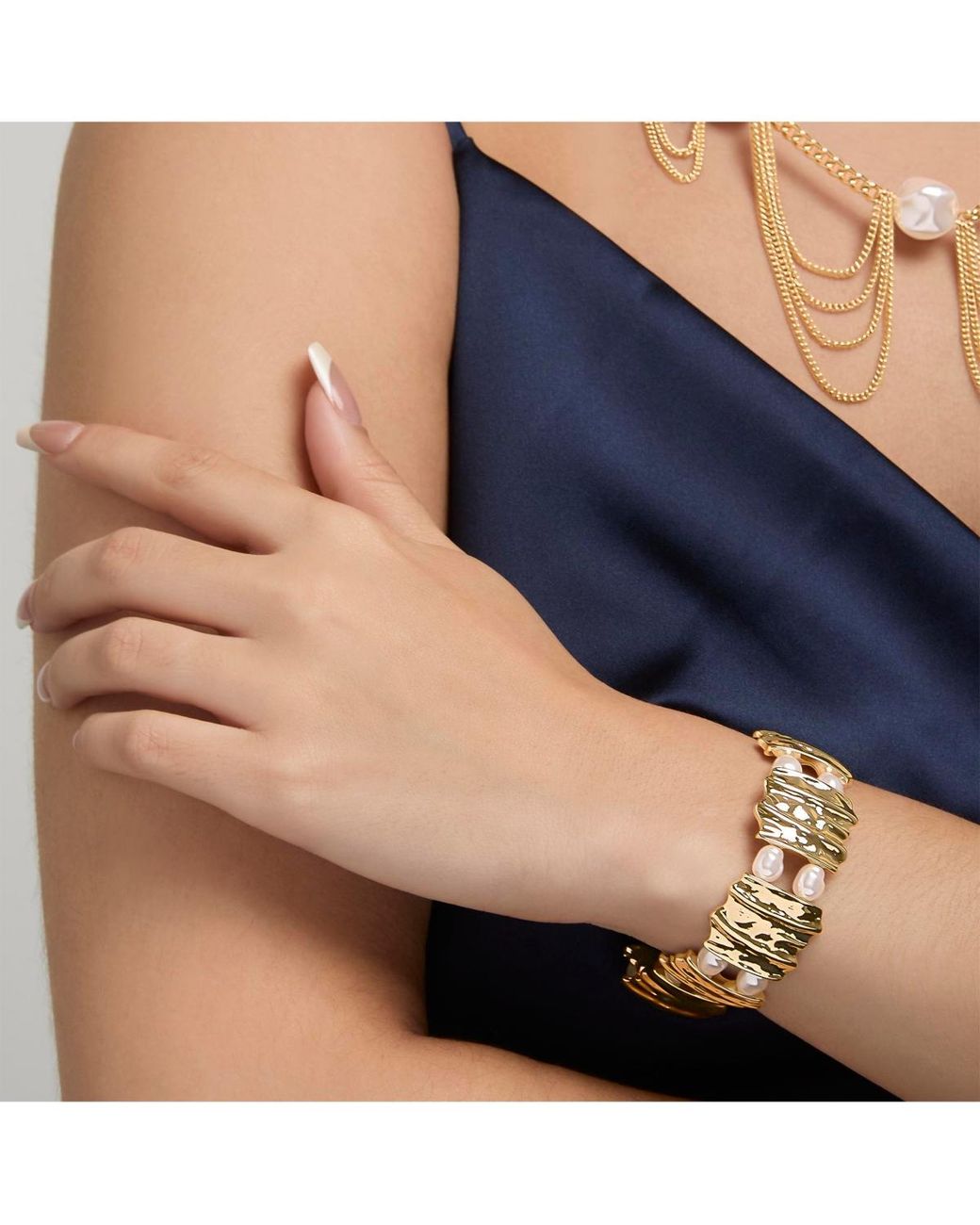 BCBGMAXAZRIA Metallic Gold-tone Sculpted Stretch Bracelet