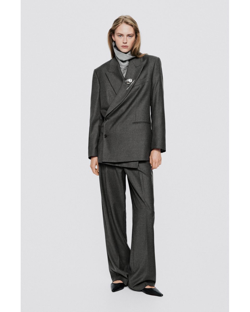 Spilla Big Pebble di MASSIMO DUTTI in Gray