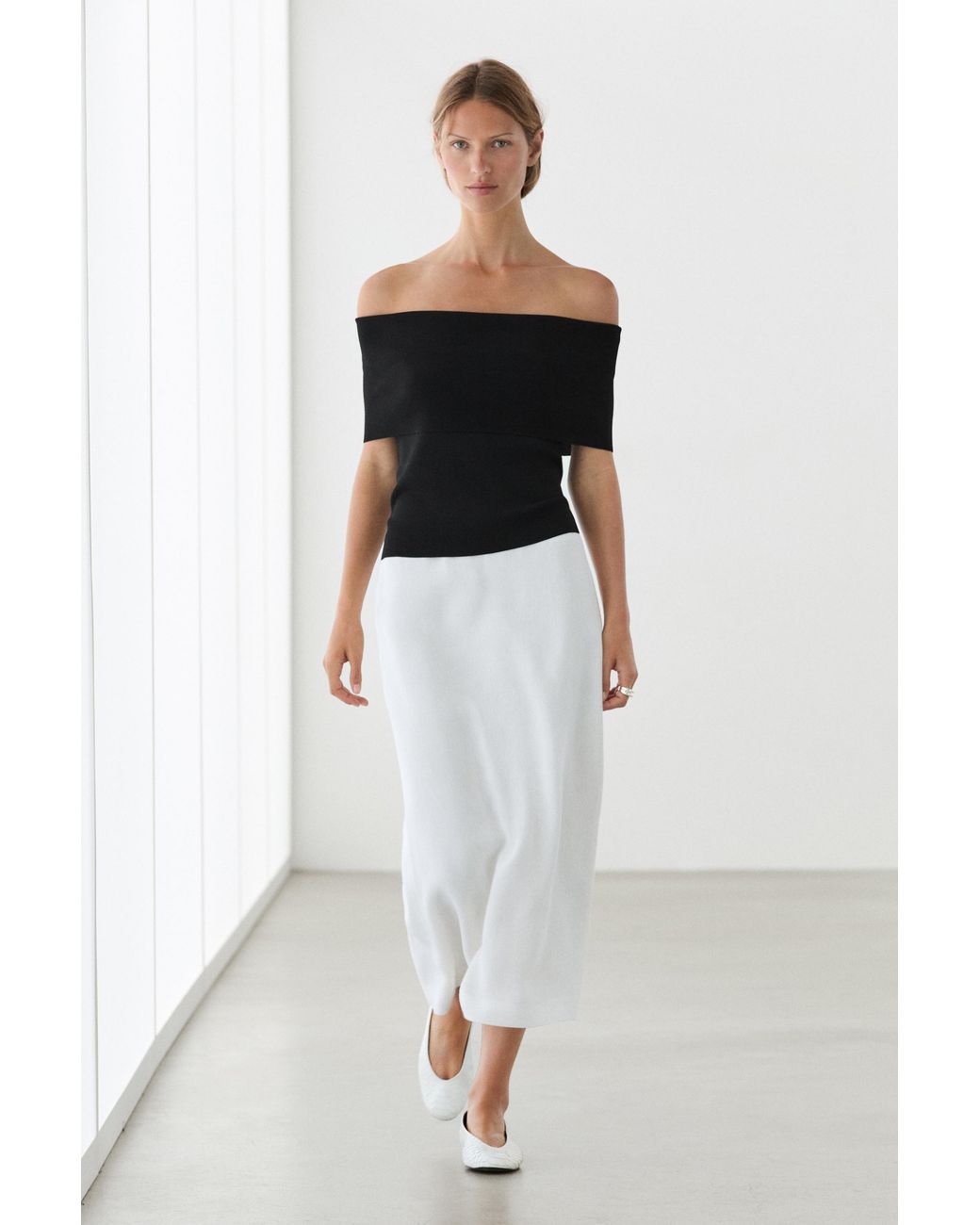 MASSIMO DUTTI Black Off-The-Shoulder Top