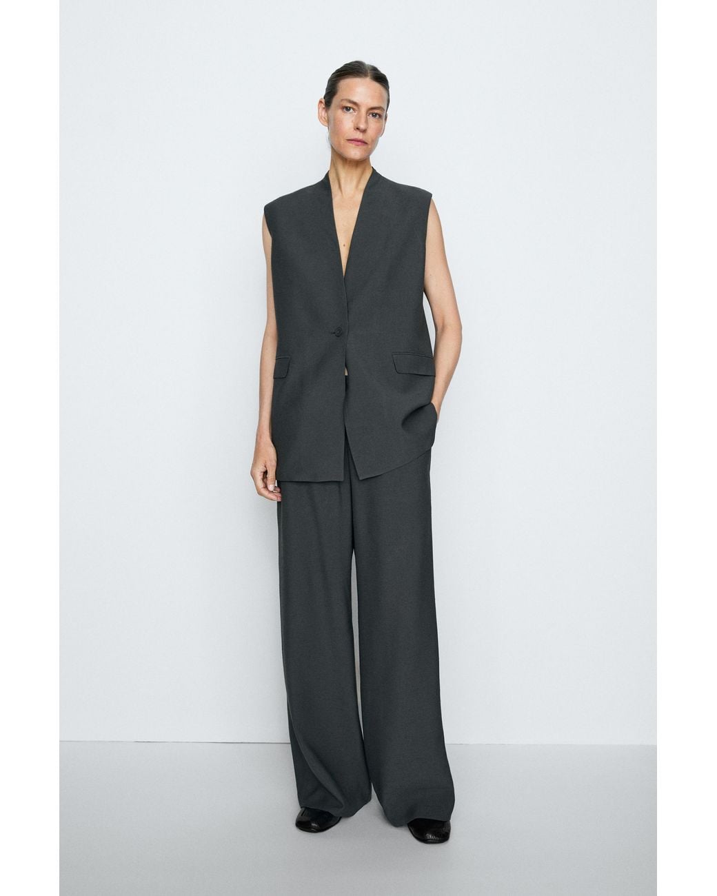 MASSIMO DUTTI Black V-Neck Vest Total Look