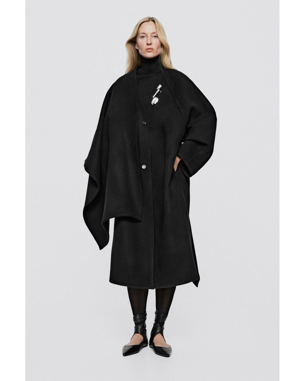 MASSIMO DUTTI Black Brosche Blatt – Limited Edition