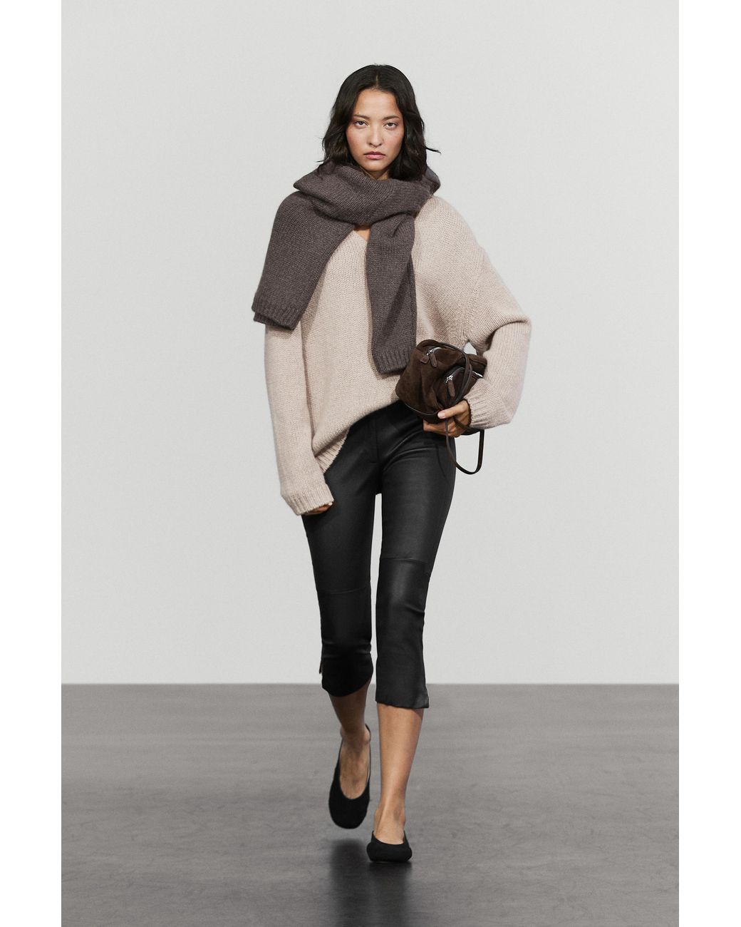 MASSIMO DUTTI Black Leather Capris