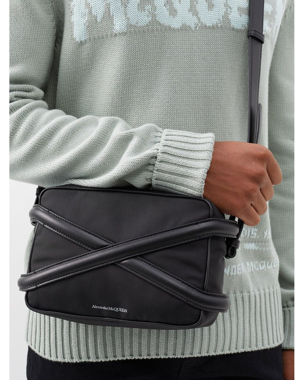 使い勝手の良い】 Alexander Mcqueen ハーネス ボティーバッグ