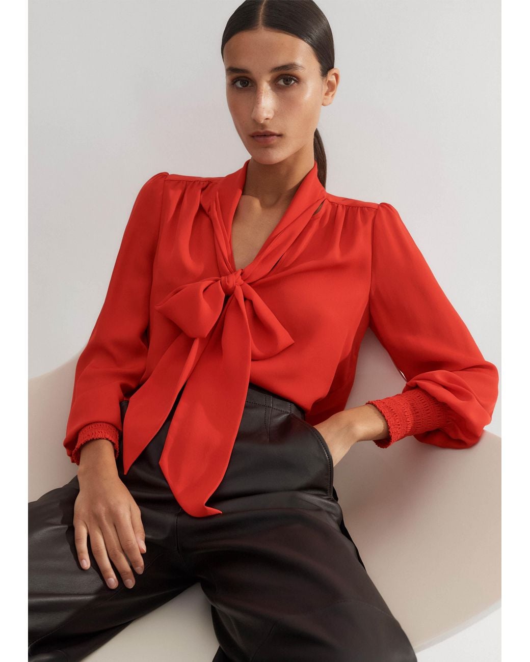 M me eme エムミーエメ Satin ribbon blouse ME+EM Silk V-Neck Tie Swing Blouse in Red | Lyst