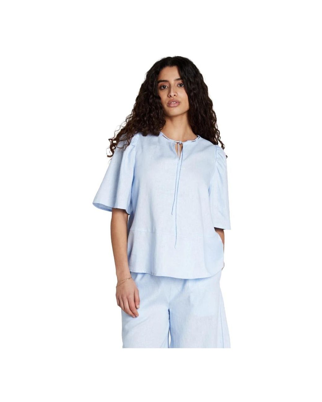 Blouses di Bruuns Bazaar in Blue
