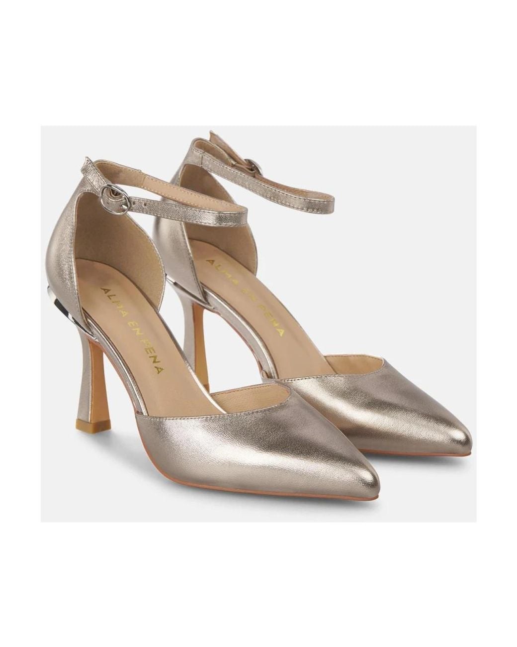 Alma En Pena. Yellow Pumps