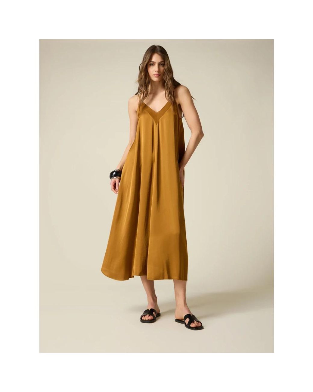 Midi Dresses Oltre en coloris Metallic