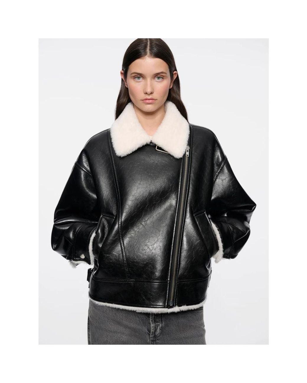Light Jackets Stand Studio en coloris Black