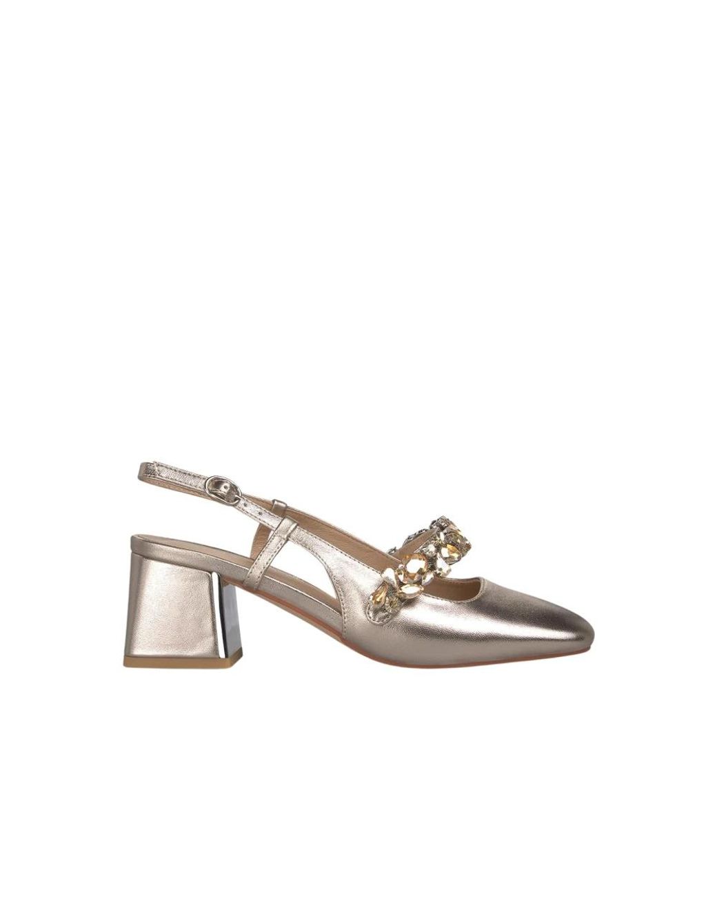 Alma En Pena. White Pumps
