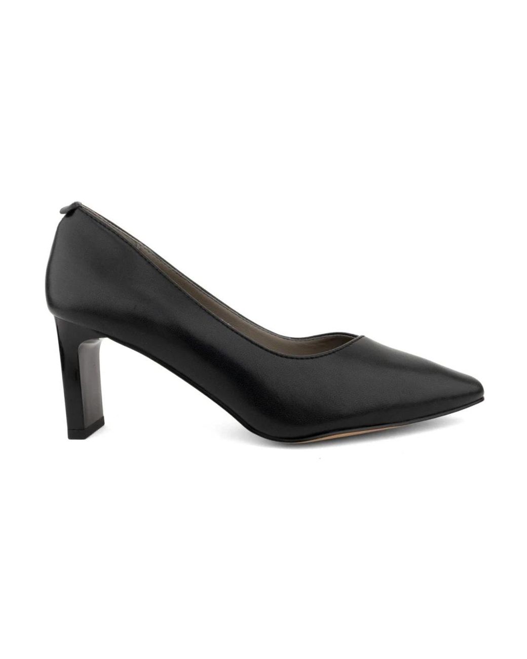 Linda Baumann Black Pumps