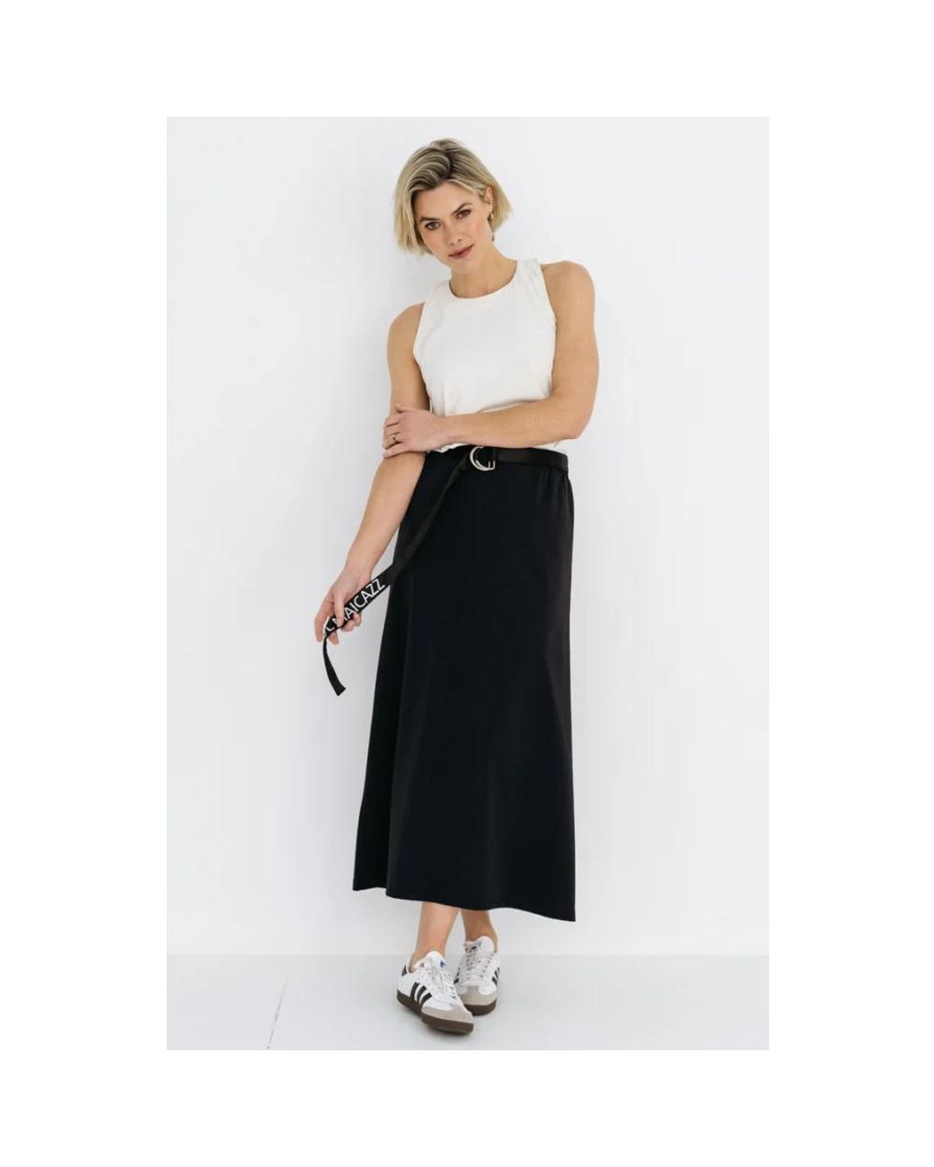 Midi Skirts Maicazz de color Black
