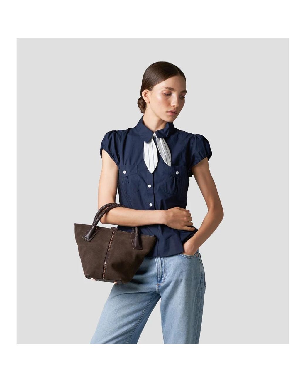 Handbags di Alexander Smith in Brown