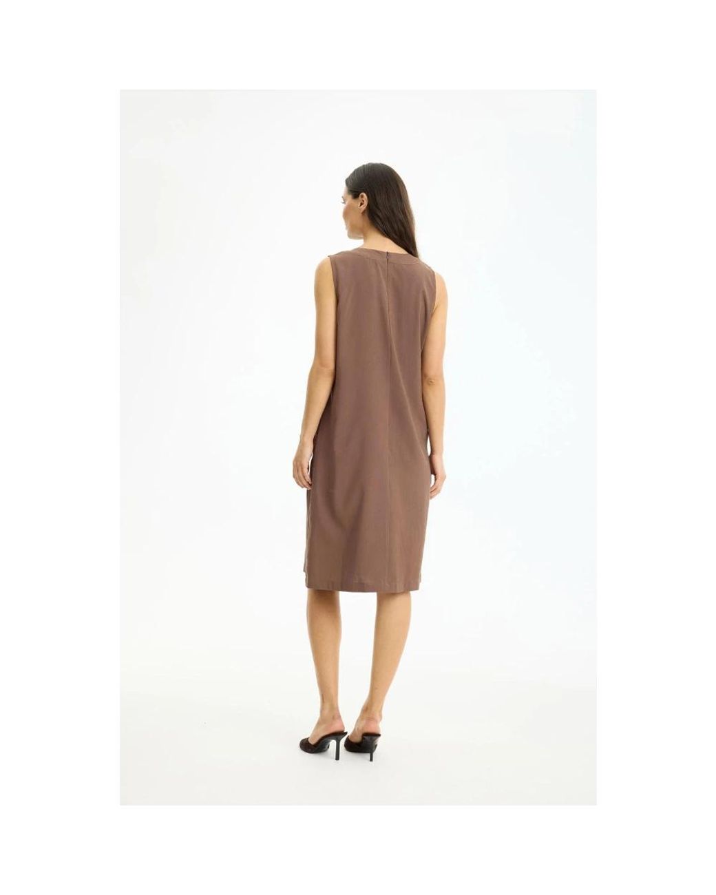 Midi Dresses iN FRONT de color Brown