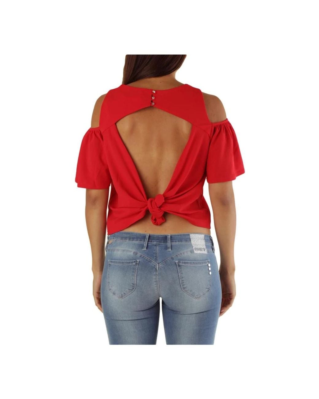 Met Red Blouses