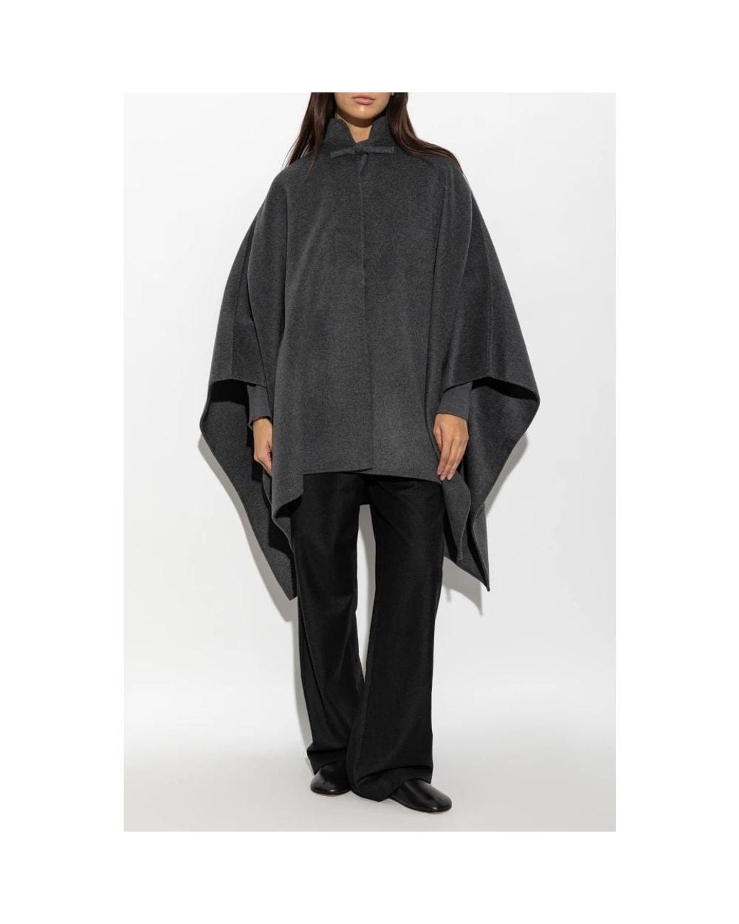 Rohe Black Ponchos