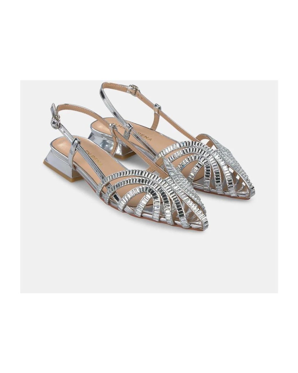 Alma En Pena. Metallic Flat Sandals