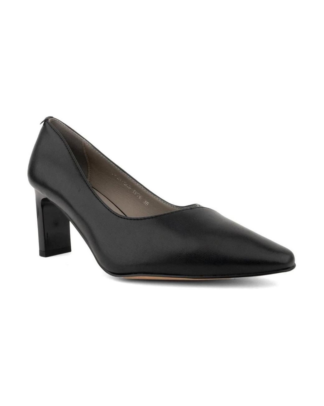 Linda Baumann Black Pumps