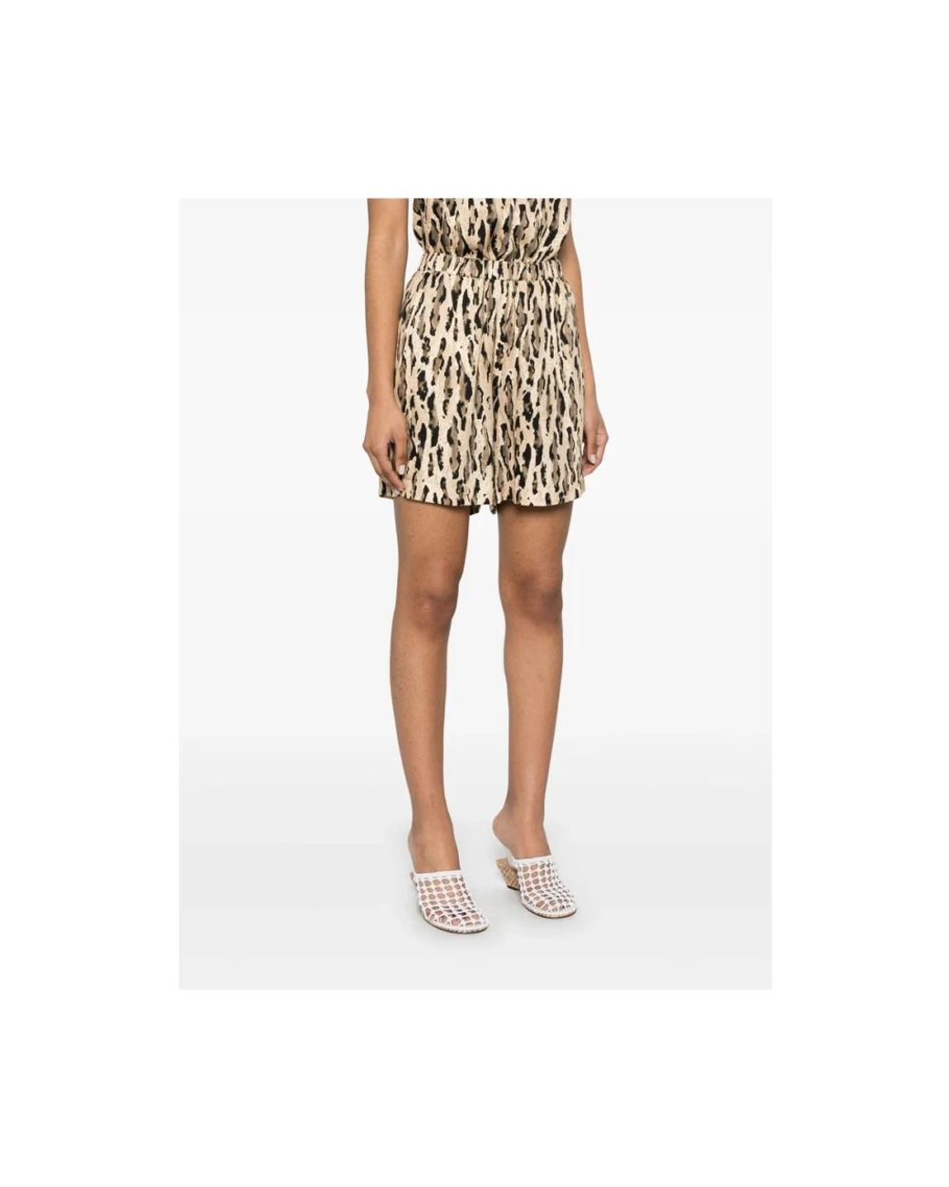 THE NINA STUDIO Natural Short Shorts