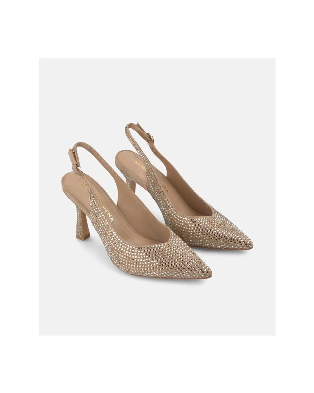 Alma En Pena. White Pumps
