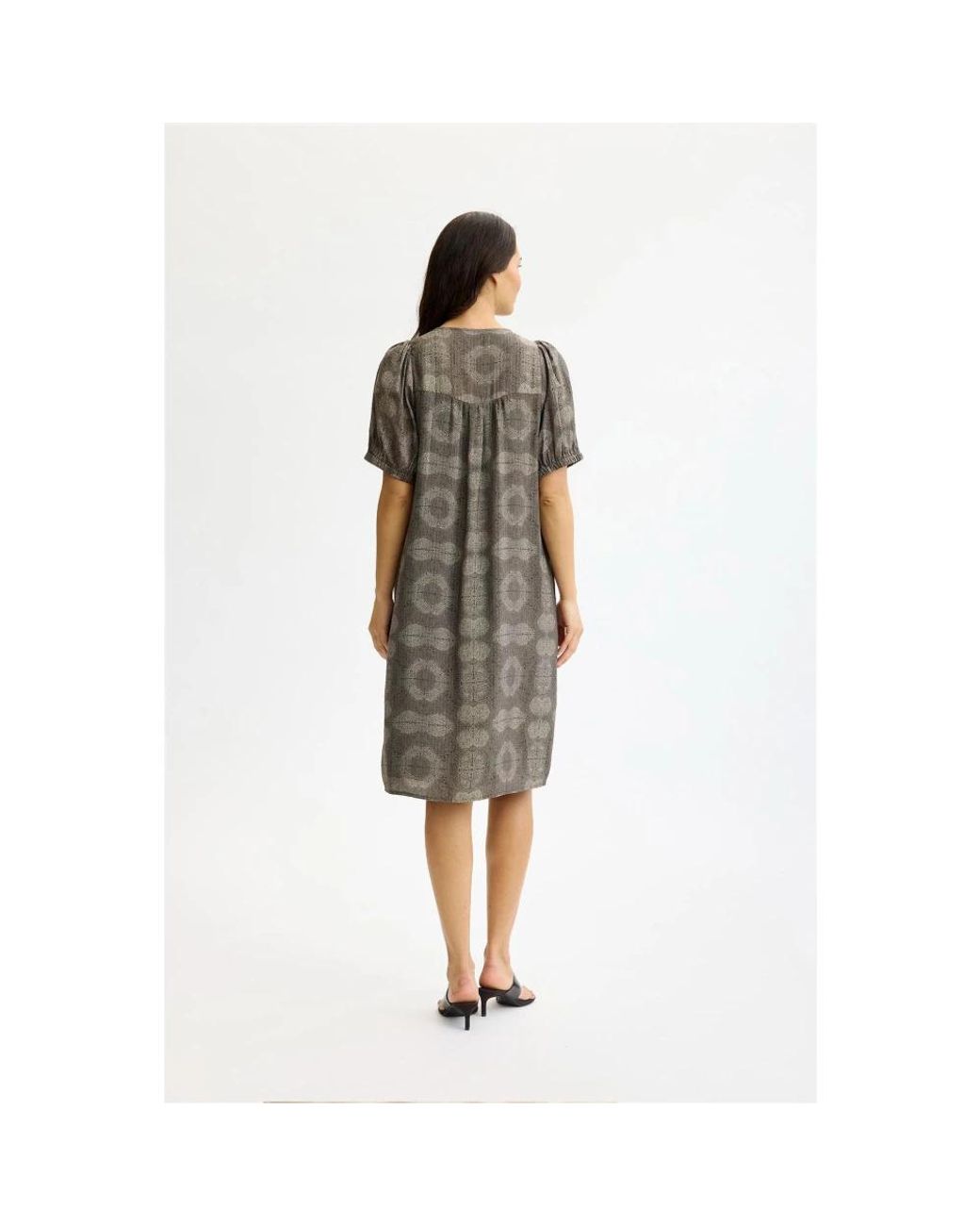 Short Dresses iN FRONT de color Brown