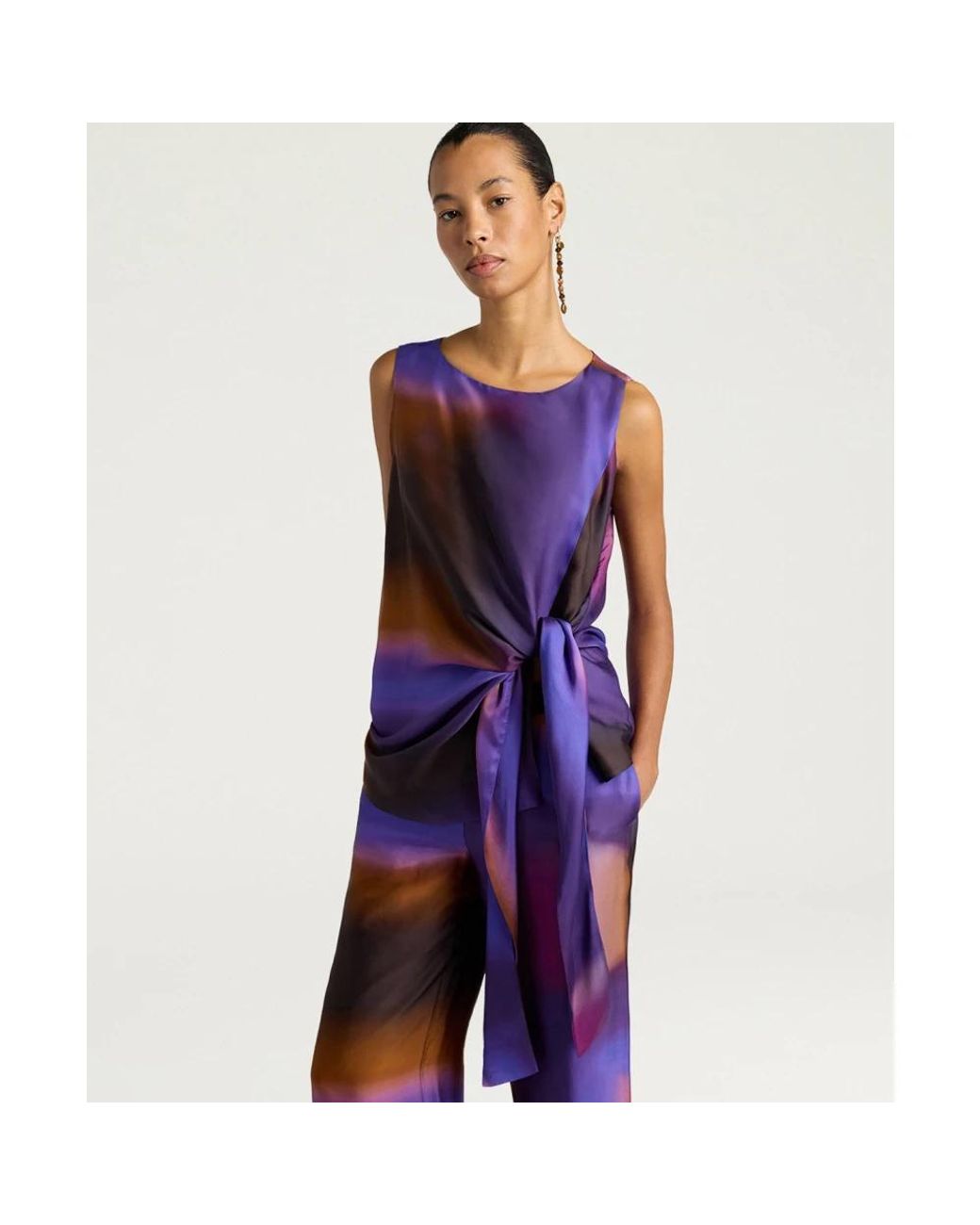 Momoní Purple Sleeveless Tops