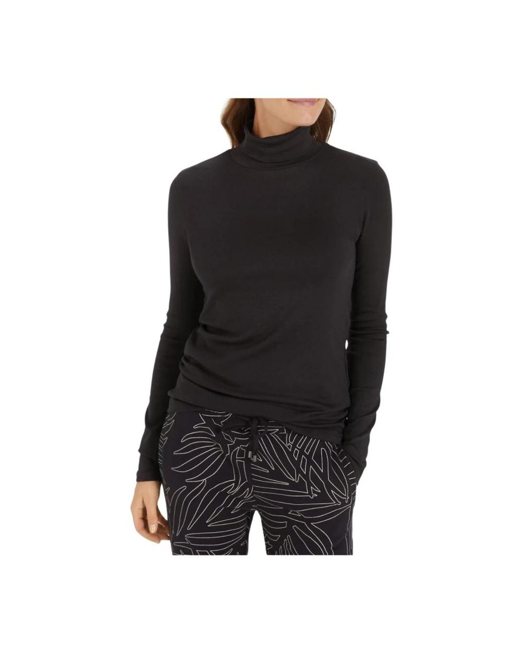 Juvia Black Turtlenecks