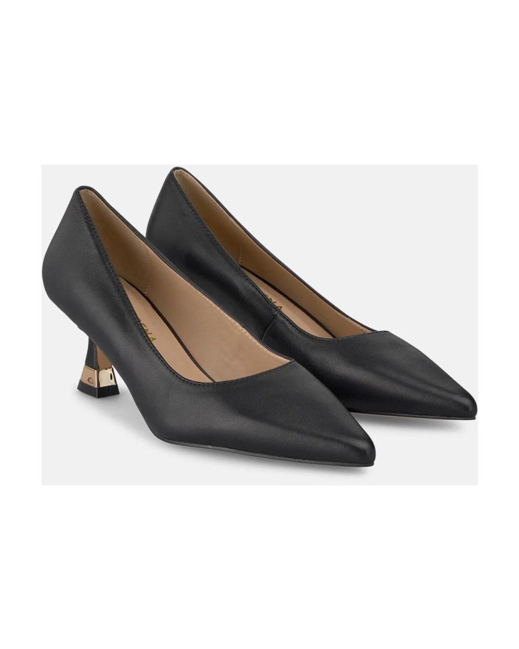 Alma En Pena. Black Pumps