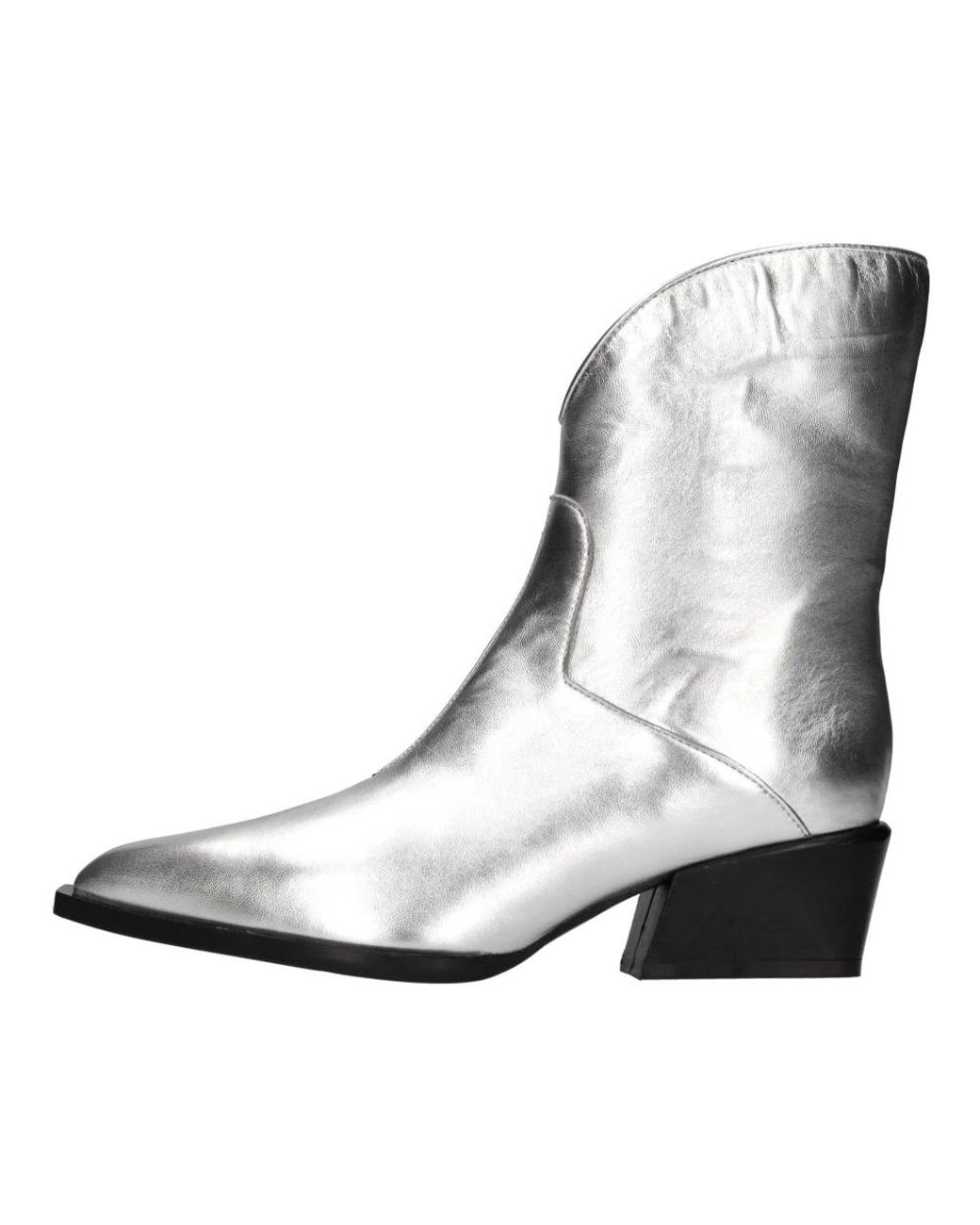 Poeve White Ankle Boots