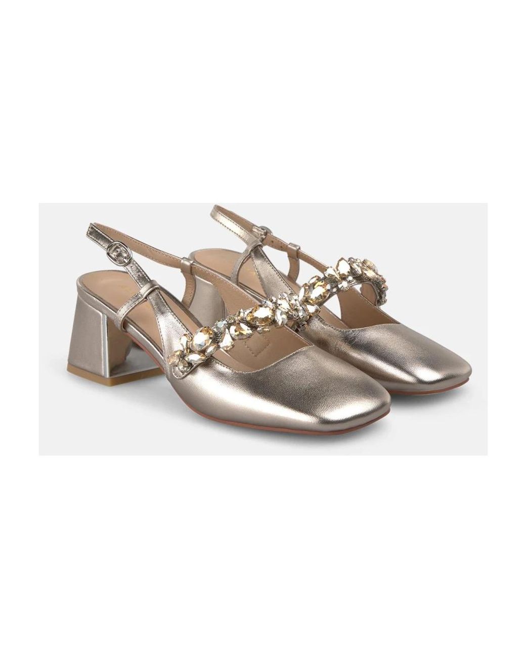 Alma En Pena. White Pumps