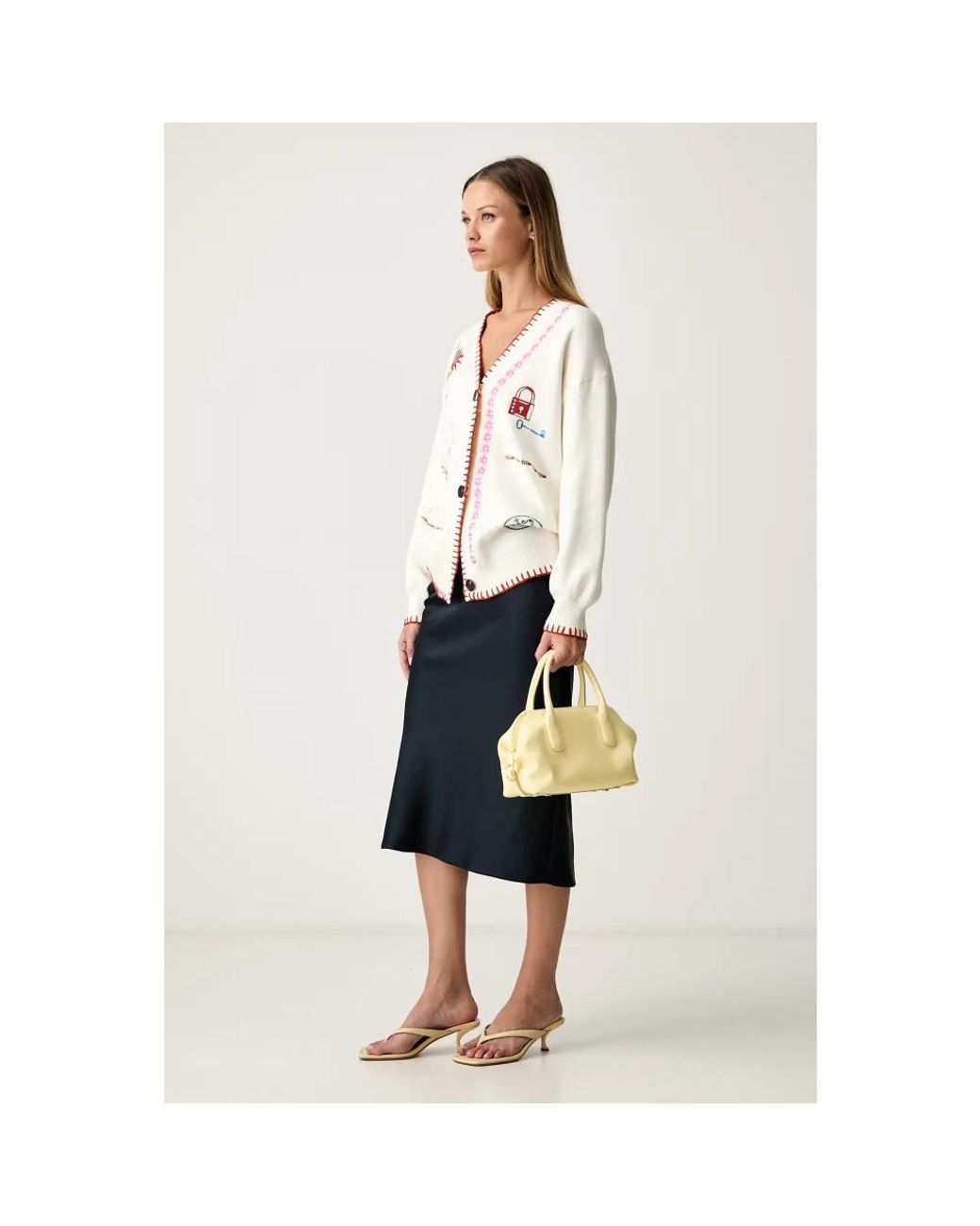 Cardigans Never Fully Dressed de color White