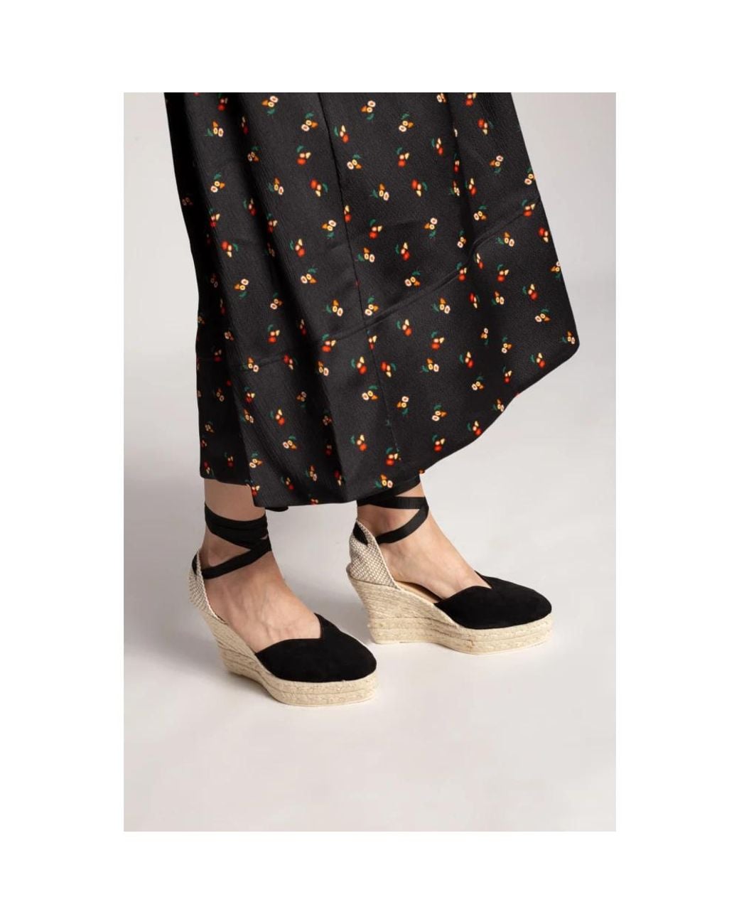 Manebí Black Wedges