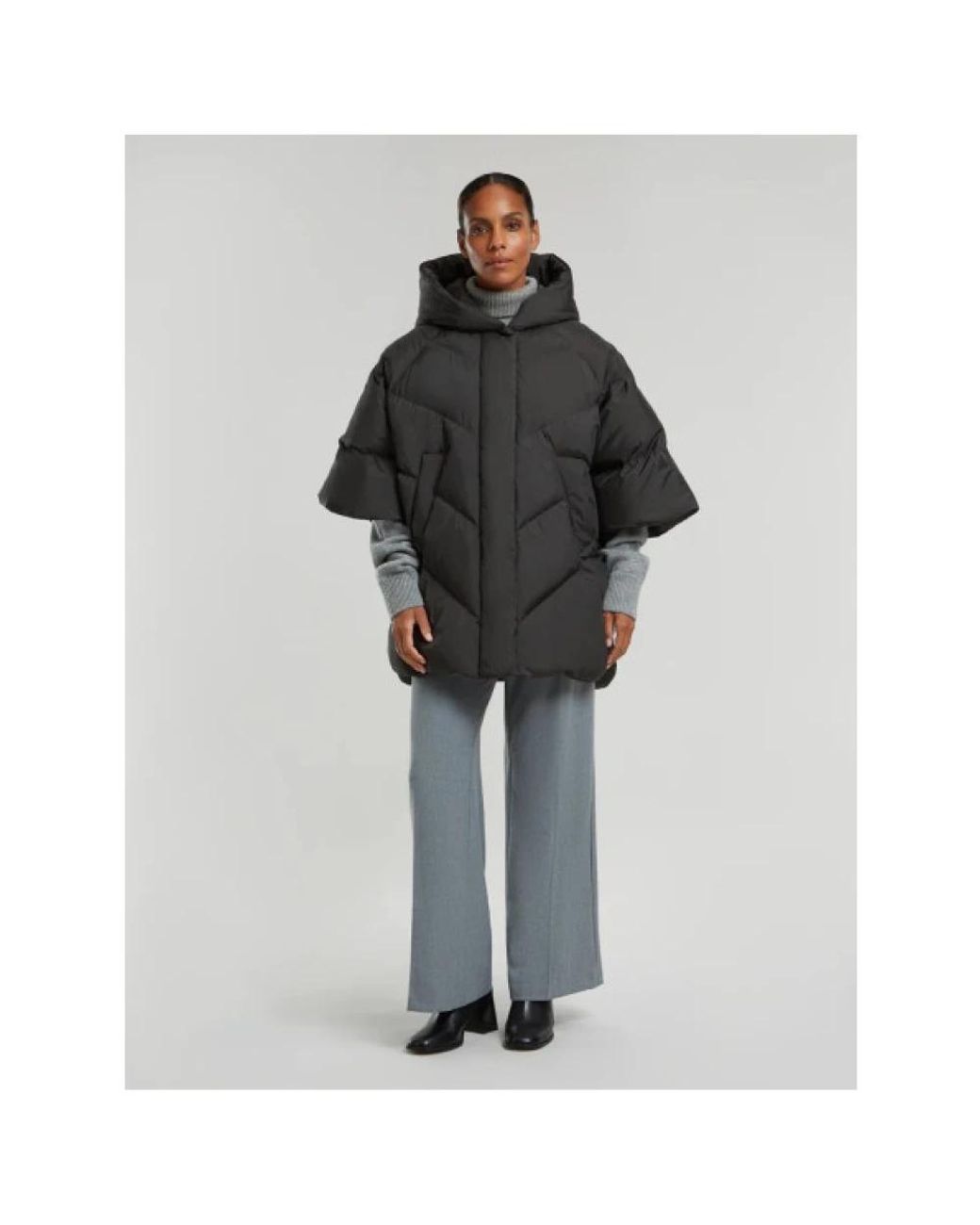 Creenstone Gewatteerde Down Cape in het Black