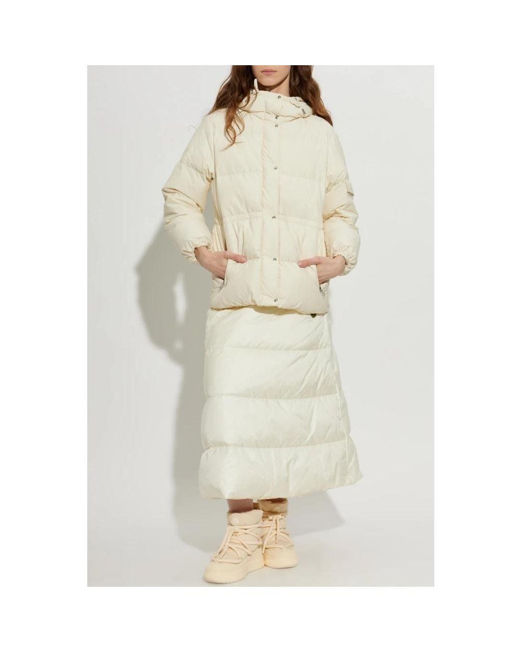 Down Jackets di Moncler in White