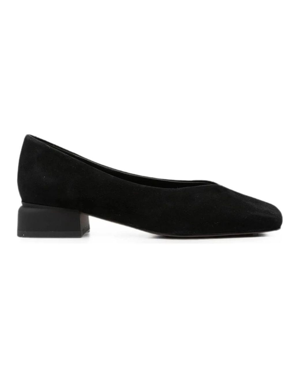 Linda Baumann Black Pumps