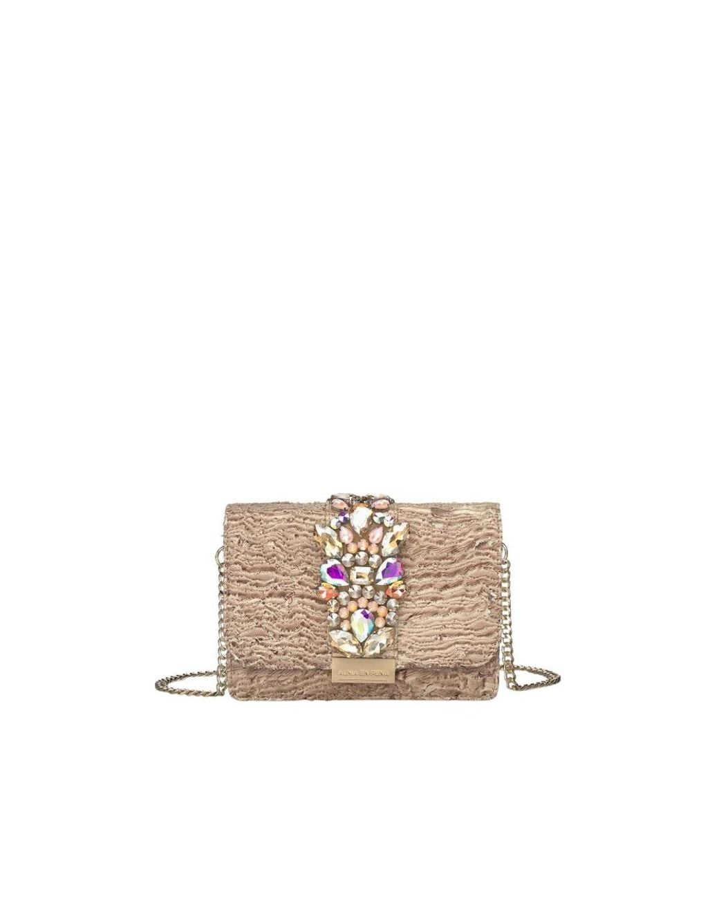 Alma En Pena. Natural Shoulder Bags