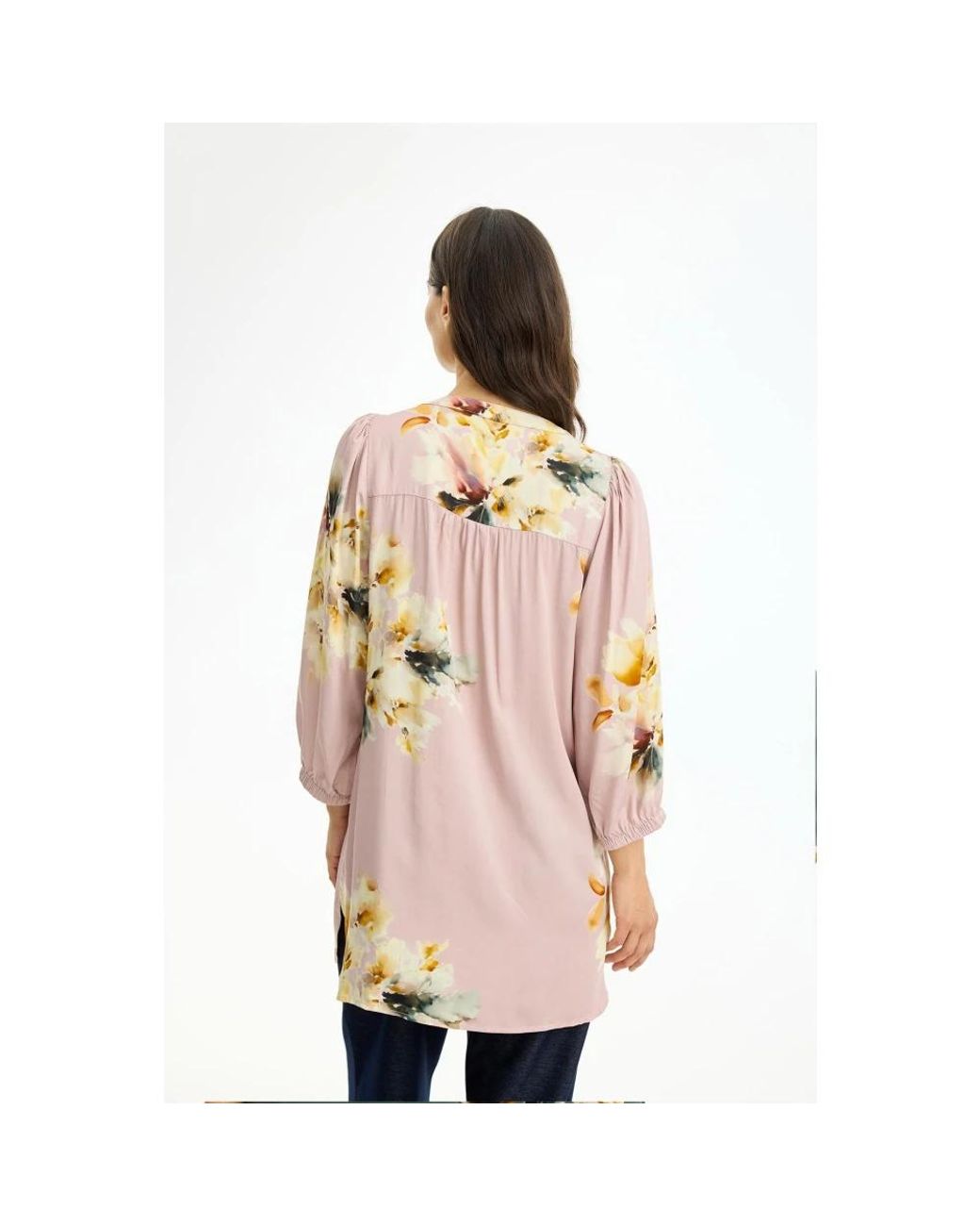 Blouses di iN FRONT in Pink