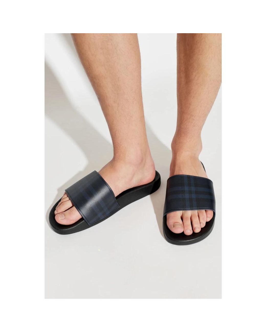 Sliders Burberry pour homme en coloris Black