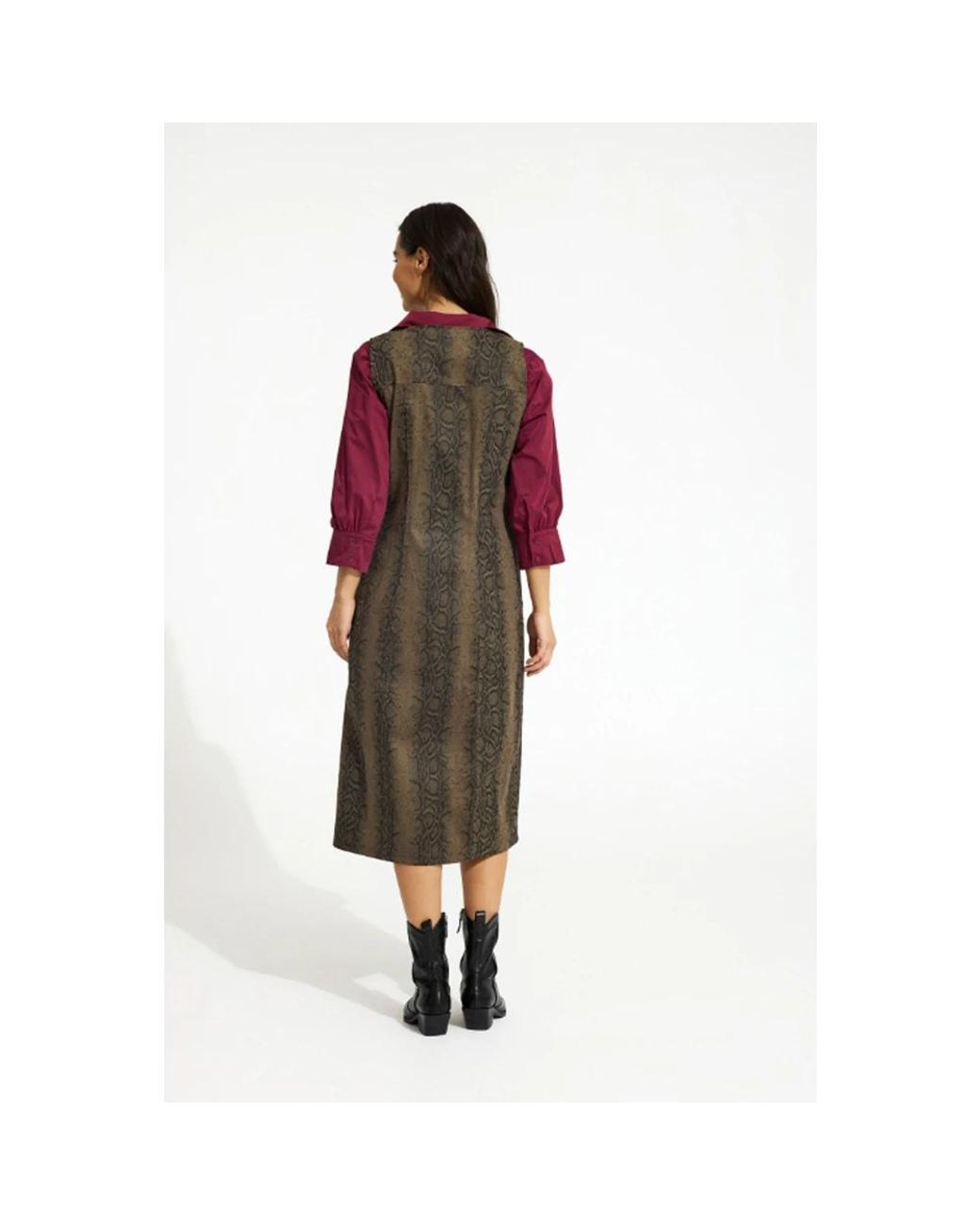 Midi Dresses iN FRONT de color Red