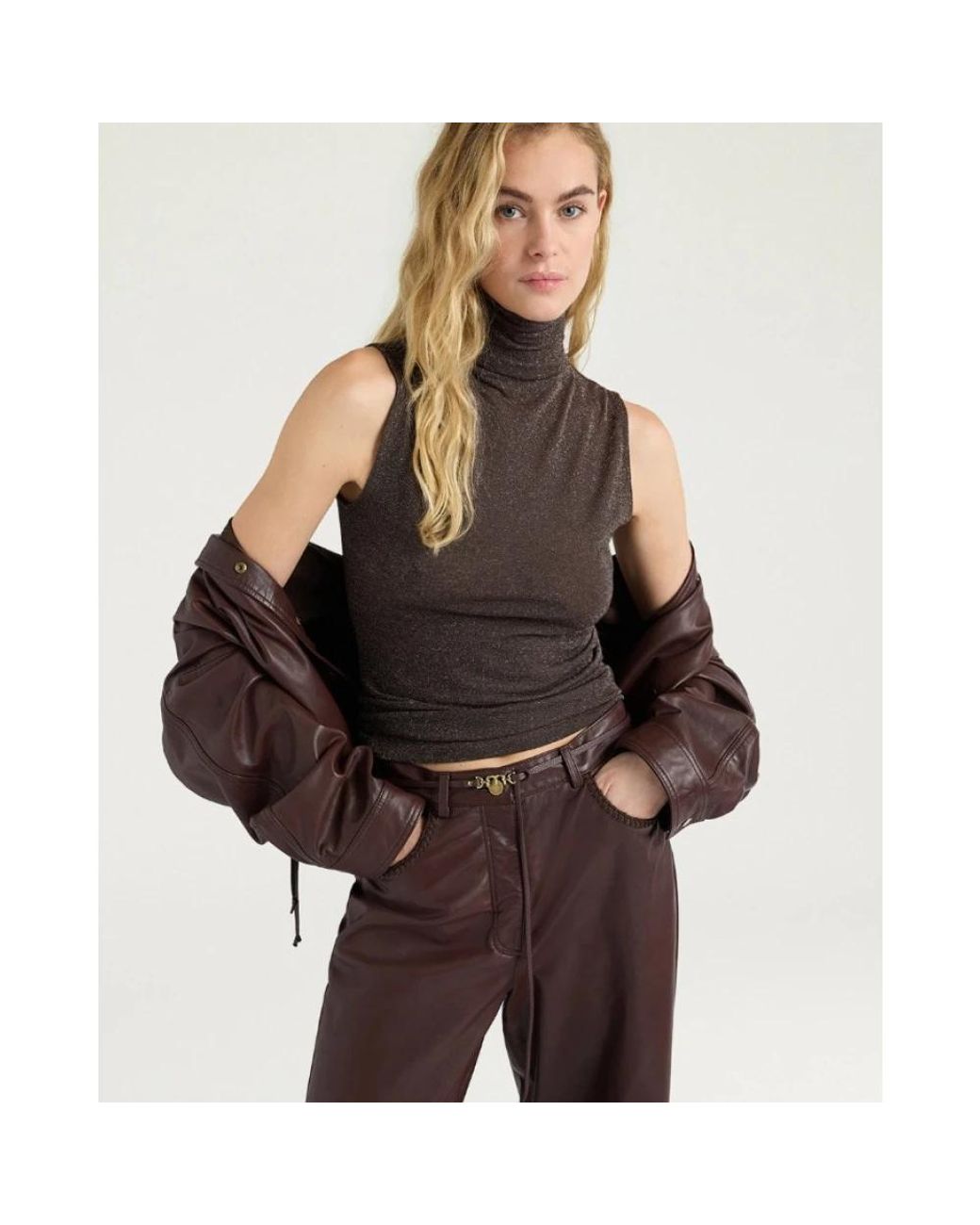 Momoní Brown Turtlenecks