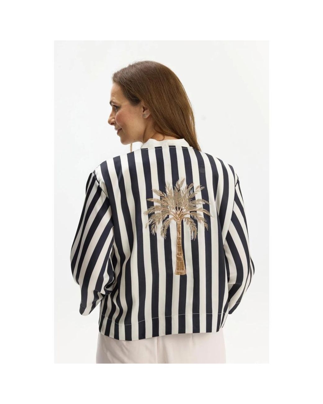 Light Jackets iN FRONT de color Black