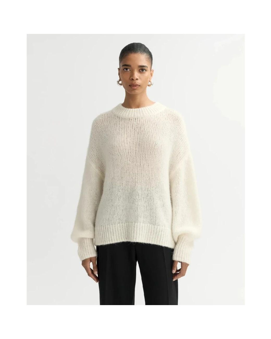 Soft Goat White Round-Neck Knitwear