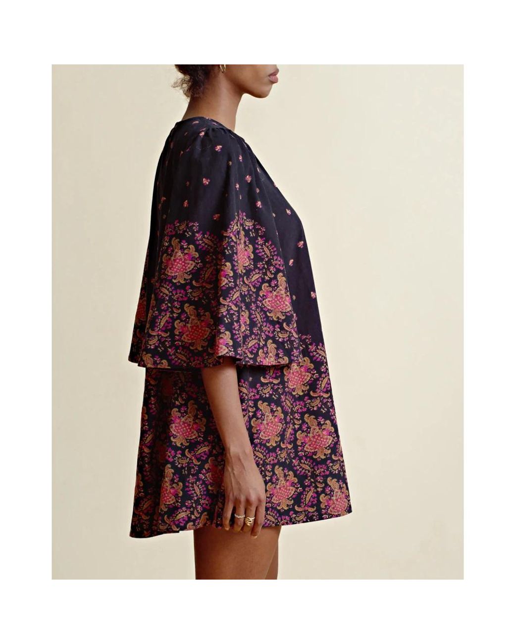 Short Dresses byTiMo de color Red