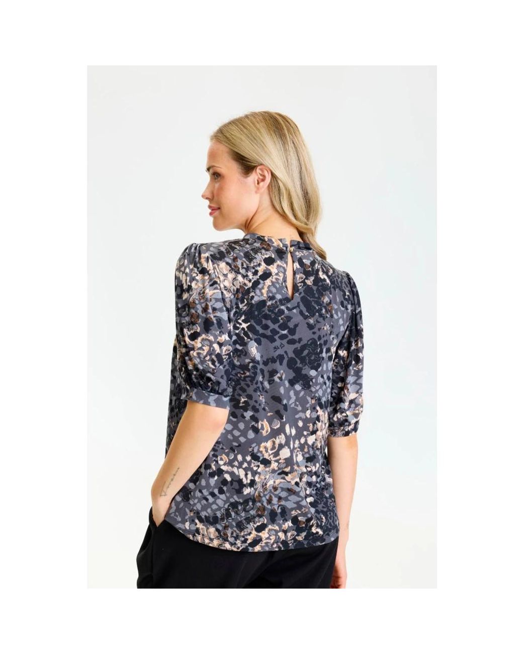 Blouses iN FRONT de color Black