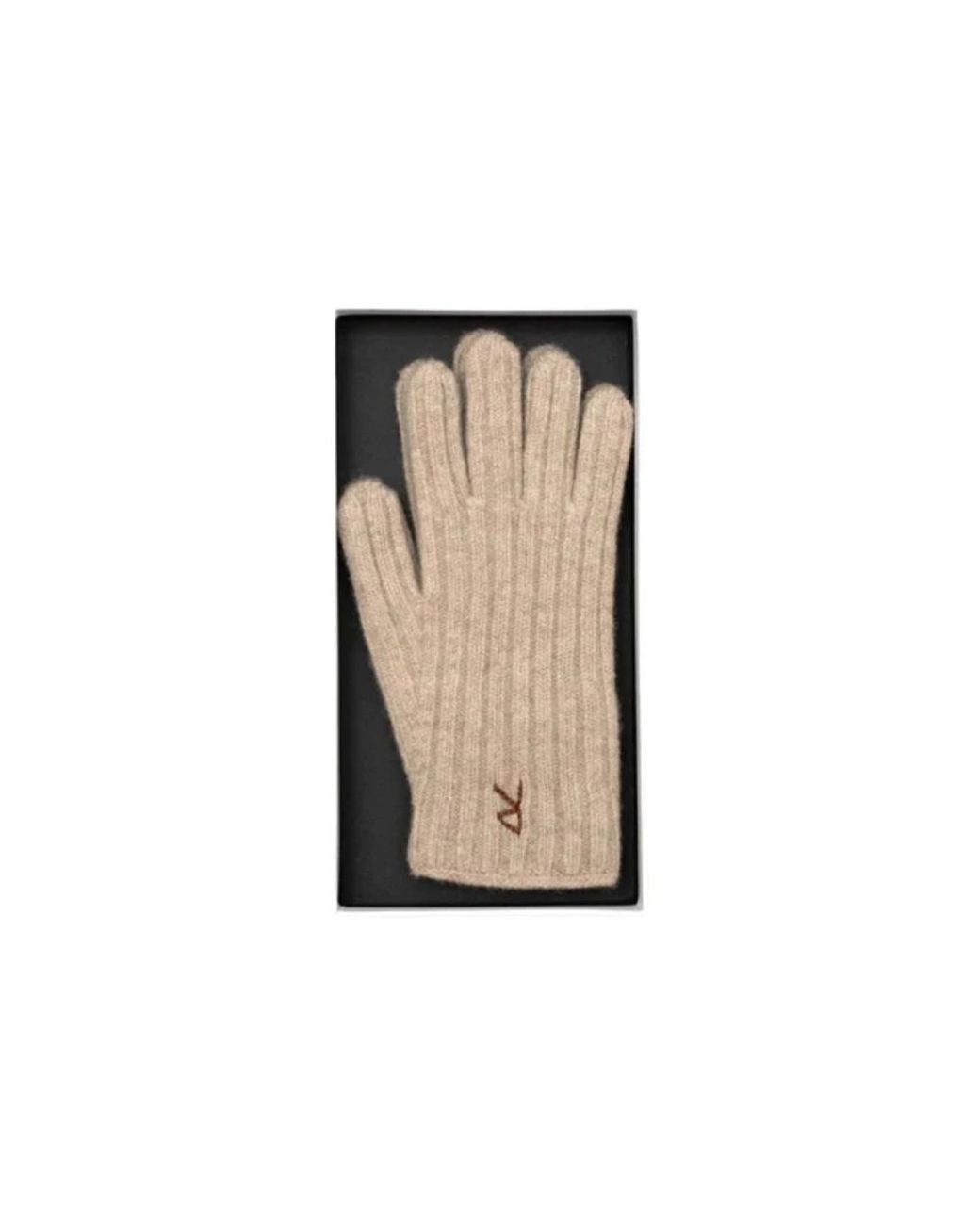 Gloves di Ruslan Baginskiy in Natural