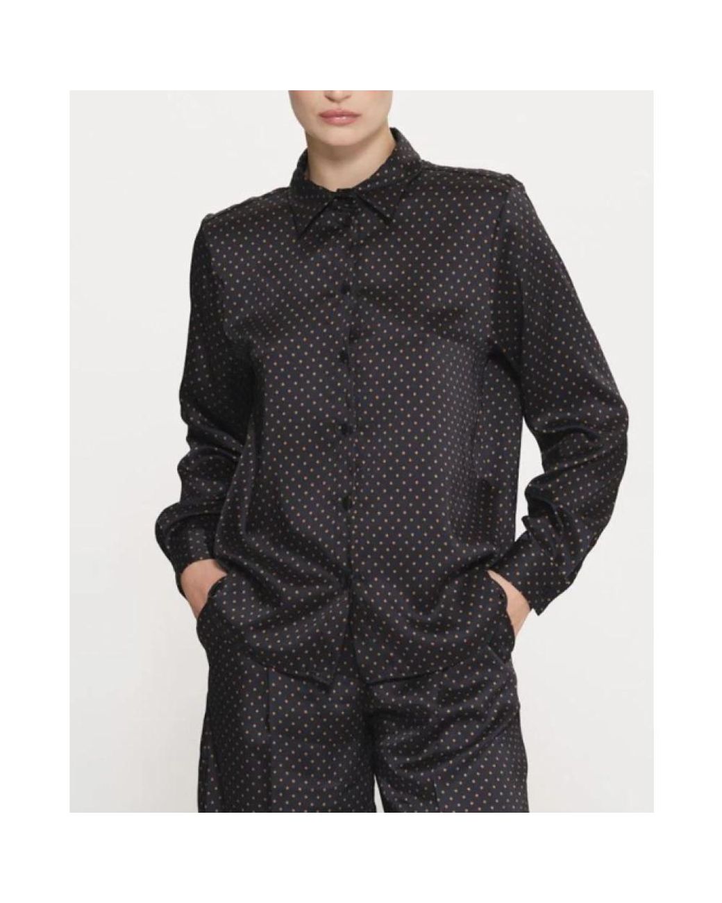 Kaos Black Shirts